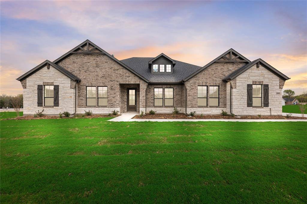 1055 Julian Drive, Van Alstyne, TX 75495