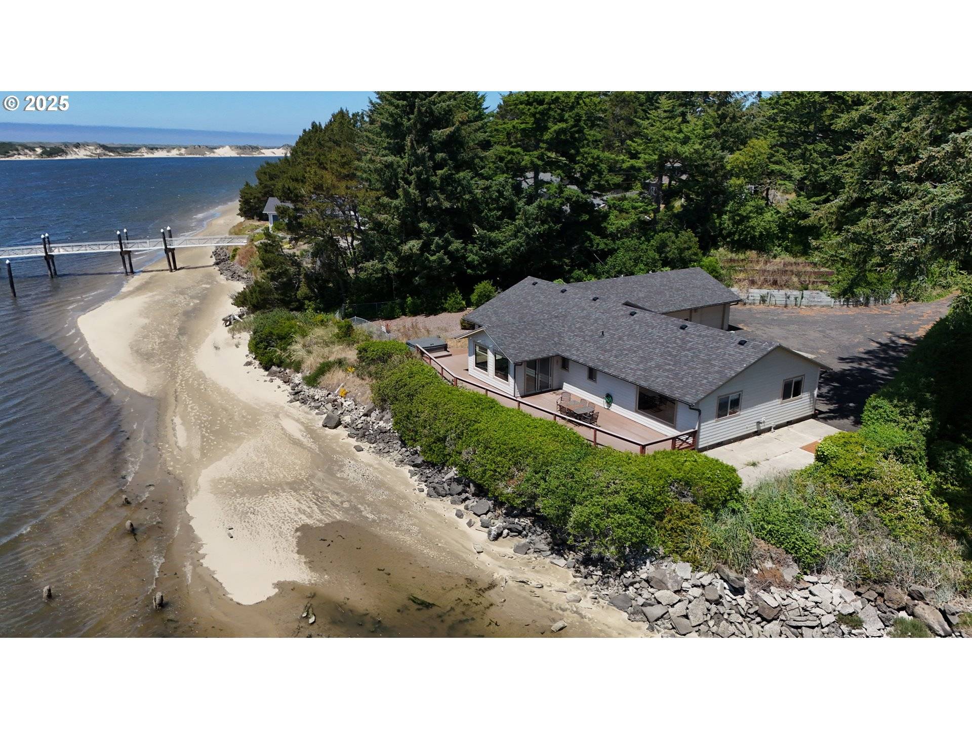 100 RHODODENDRON DR, Florence, OR 97439