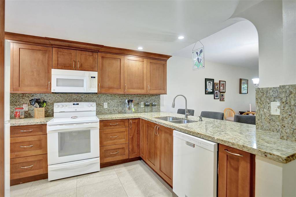 Tamarac, FL 33321,7582 NW 86th Ter #103