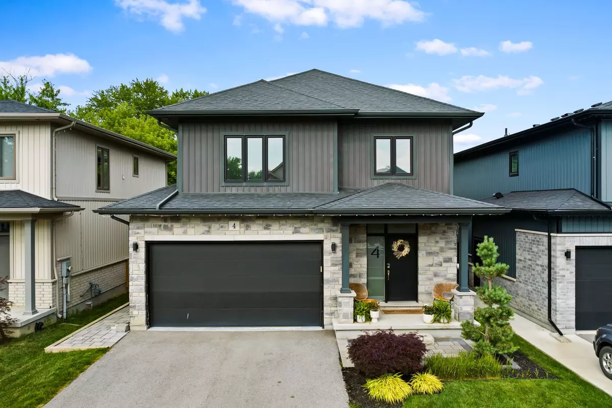 St. Catharines, ON L2N 0B1,4 Olde School CT