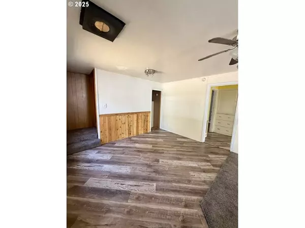 John Day, OR 97845,318 SW BRENT DR