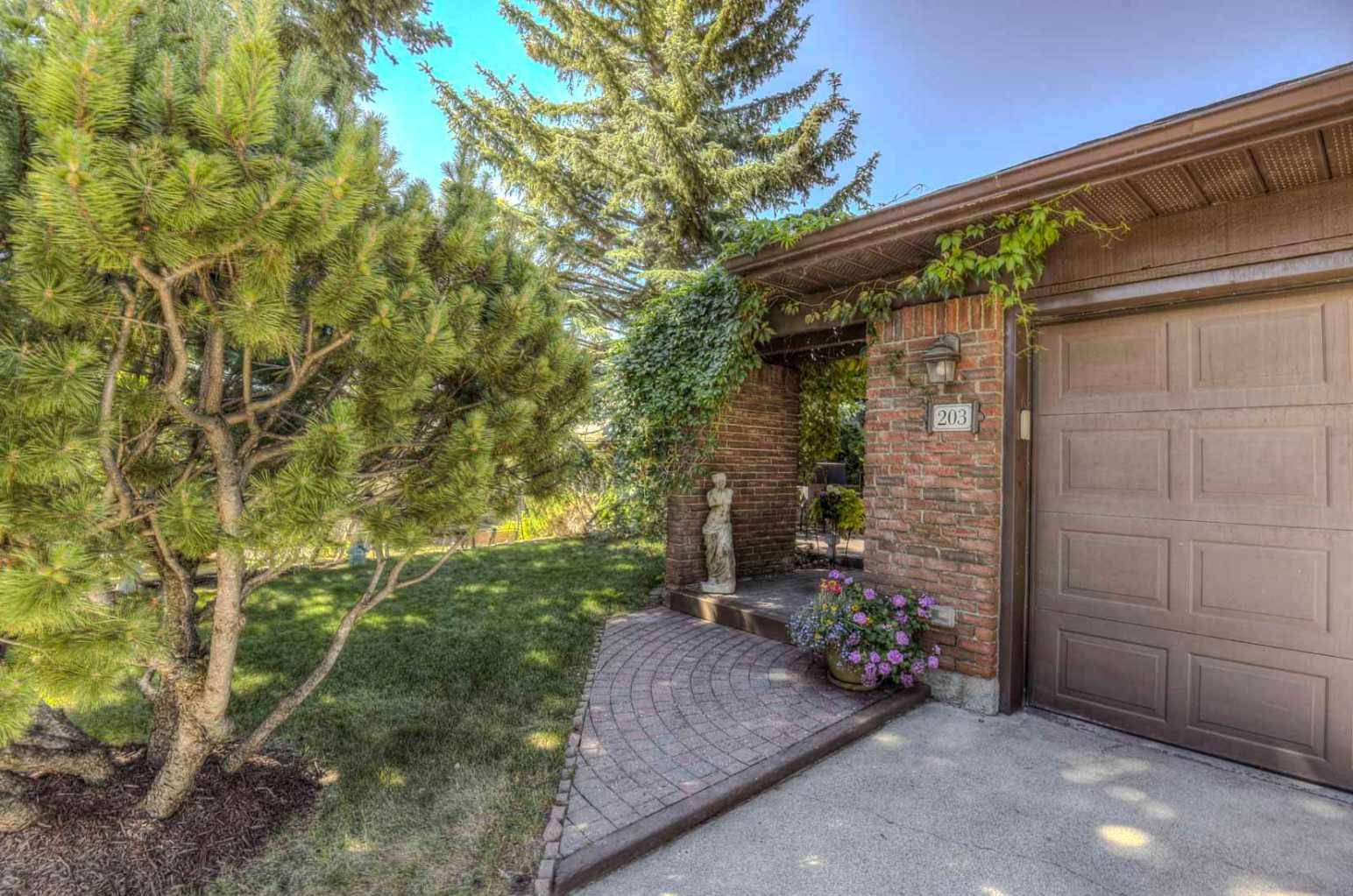 Calgary, AB T2V 4R7,203 Pump Hill VW Southwest