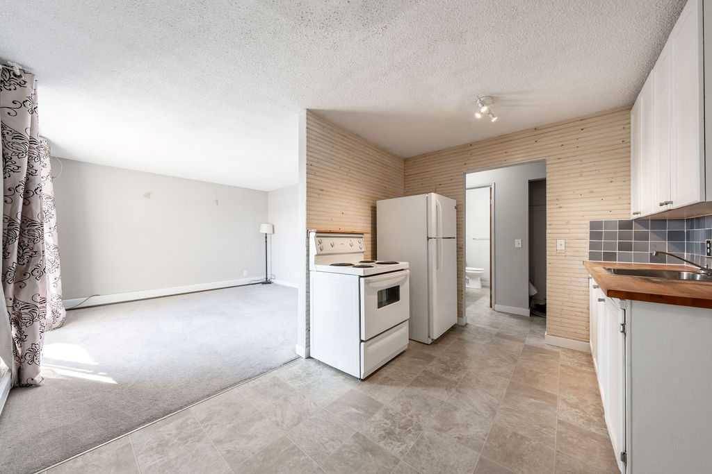 Calgary, AB T2W 2N6,232 Sabrina WAY Southwest #8