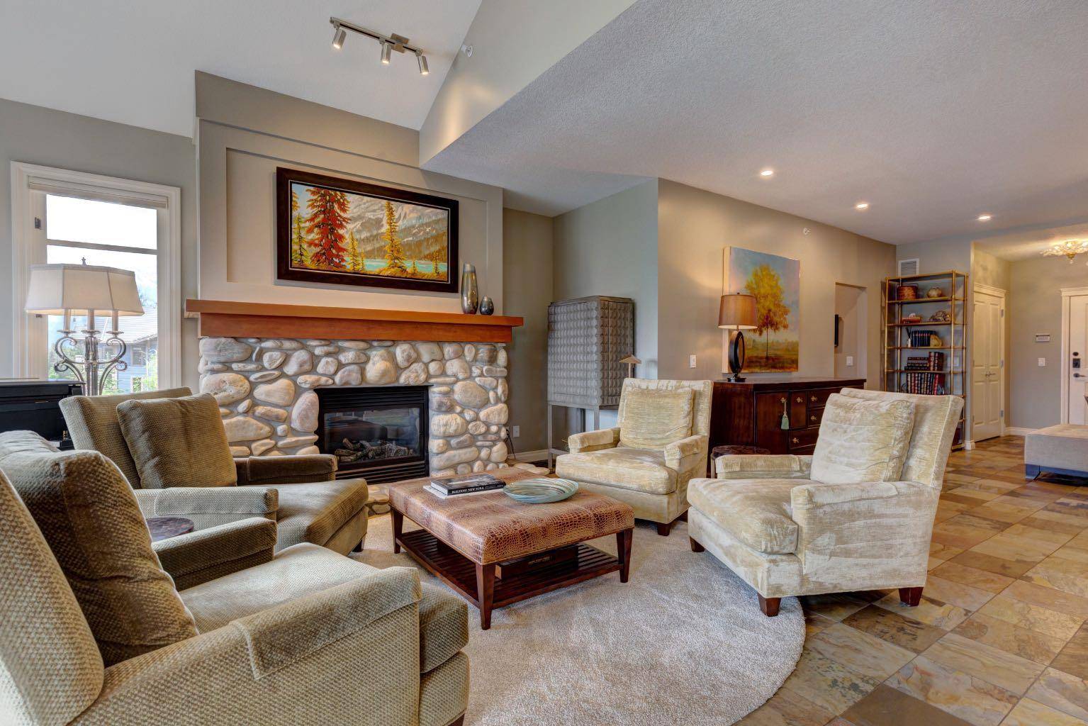 Canmore, AB T1W 3J3,140 Stonecreek RD #207