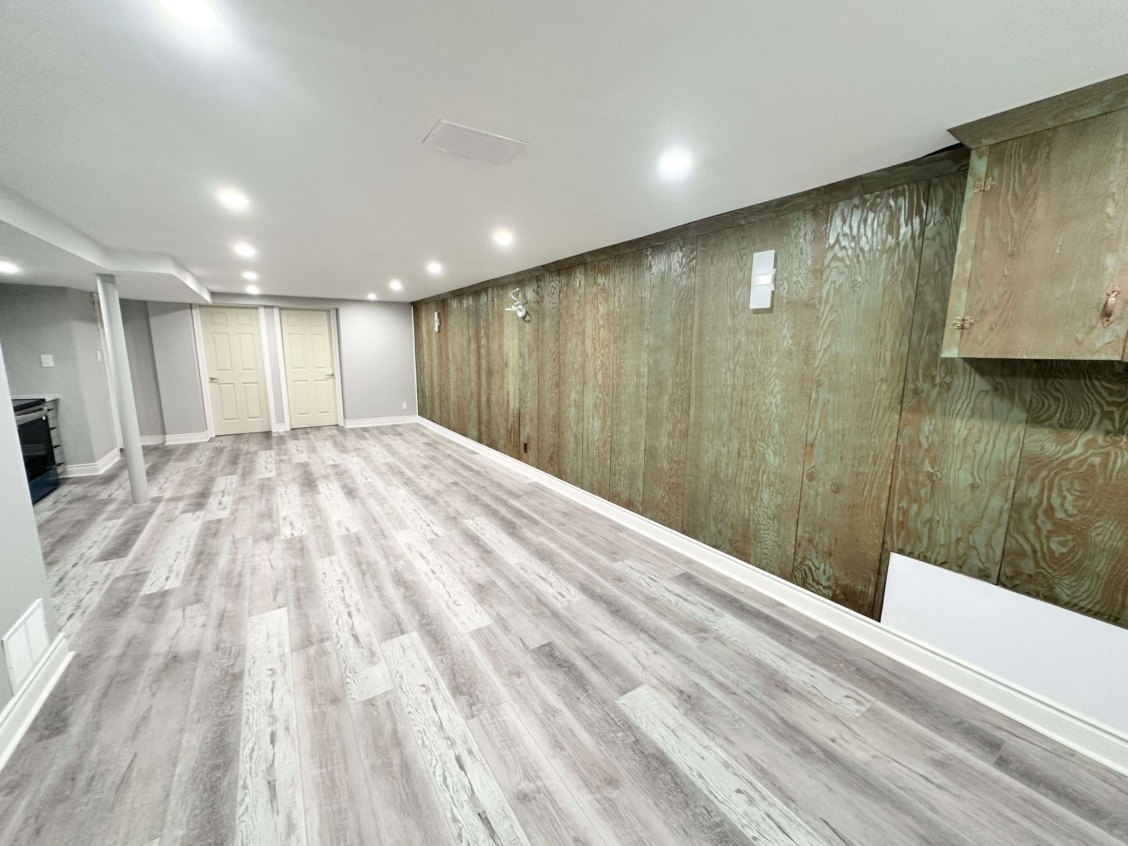 Toronto E04, ON M1R 4P1,14 Reddins RD #Basement