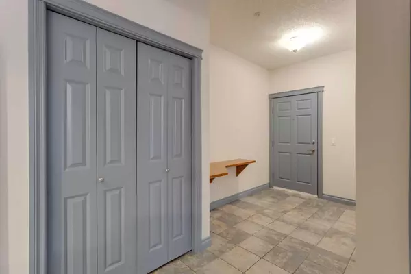 Calgary, AB T3C 2Z1,6 Hemlock CRES SW #107