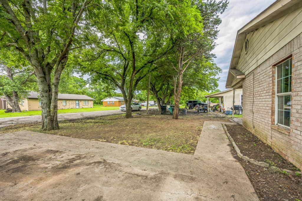Crandall, TX 75114,207 N 1st Street