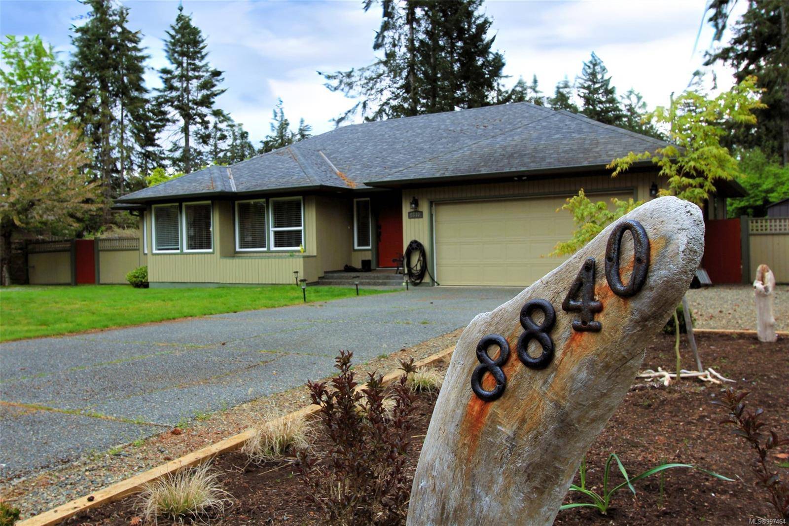 8840 Henderson Ave, Black Creek, BC V9J 1A6