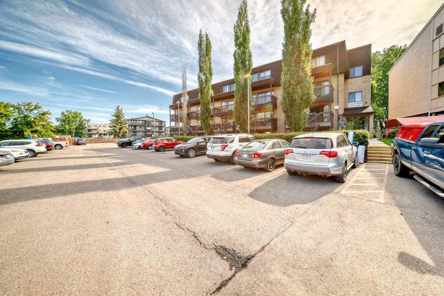 Calgary, AB T3A 2C7,3519 49 ST NW #68