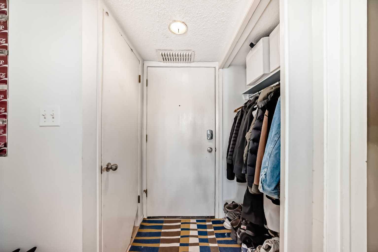 Calgary, AB T3A 2C7,3519 49 ST NW #68