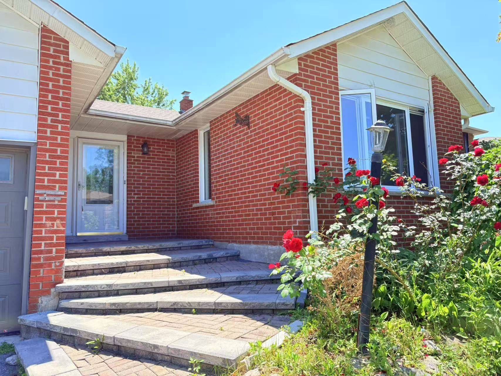 Newmarket, ON L3Y 6G6,289 Plymouth TRL
