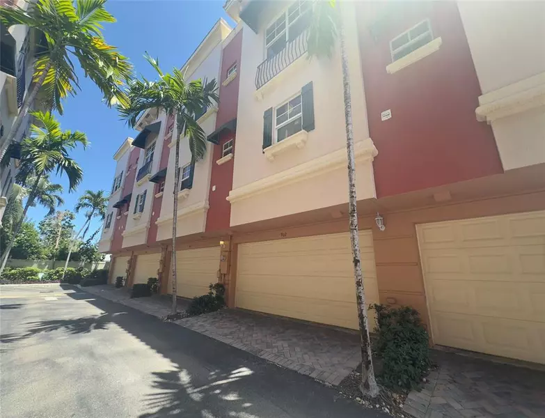 1033 NE 17th Way #902, Fort Lauderdale, FL 33304