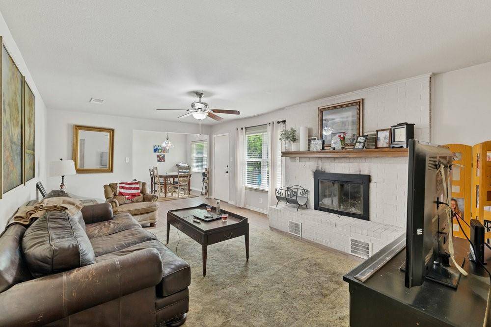 Krum, TX 76249,914 Glengarden Street