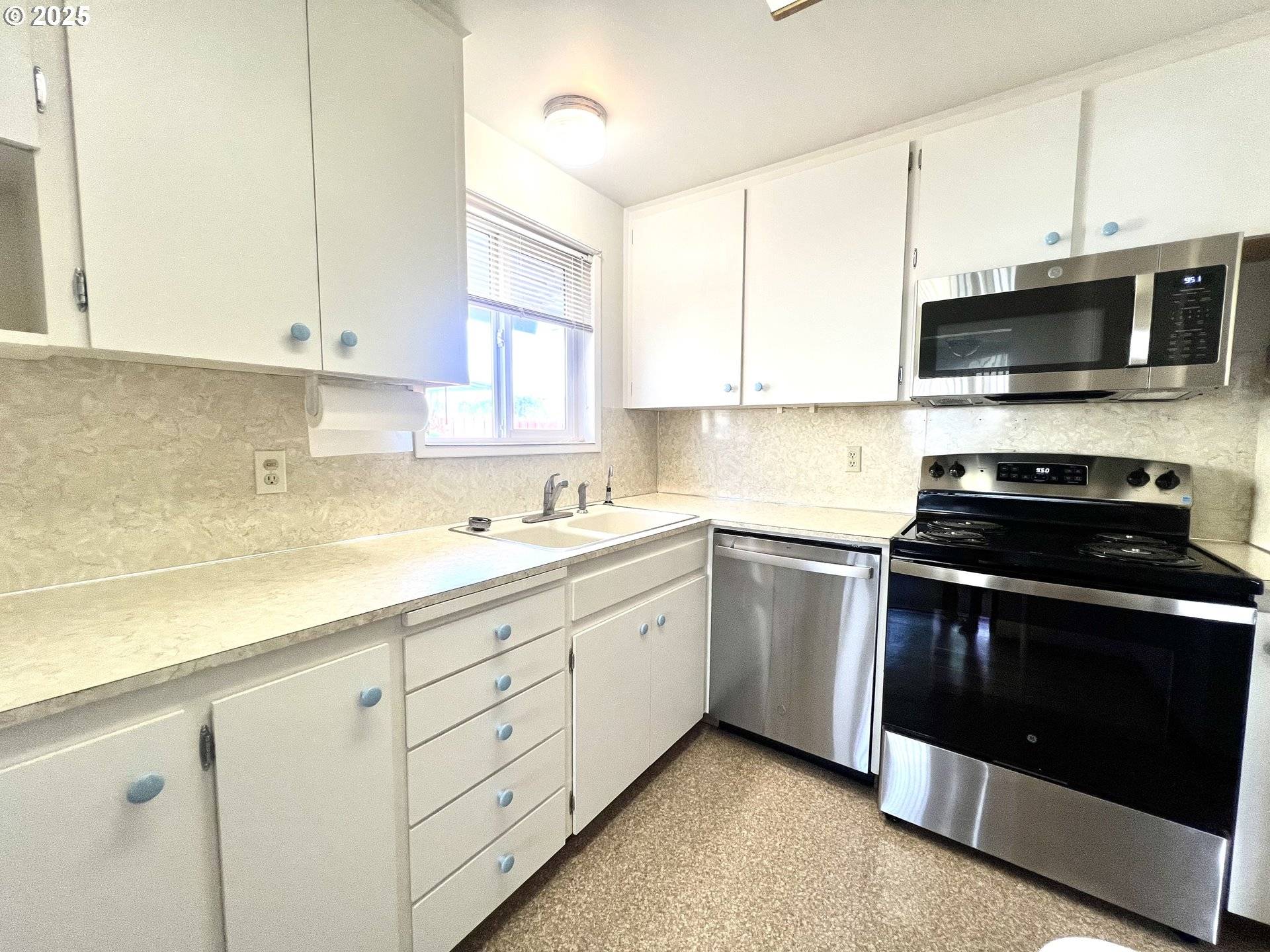 Woodburn, OR 97071,1527 Country Club CIR