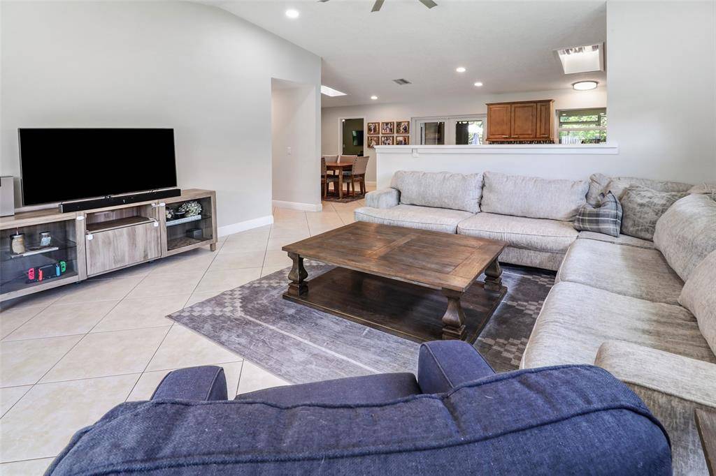 Coral Springs, FL 33071,877 NW 87th Ave