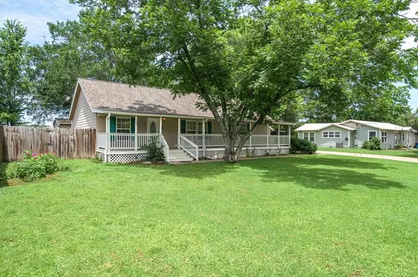 Van, TX 75790,149 N Oak Street