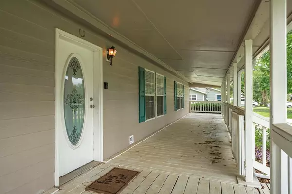 Van, TX 75790,149 N Oak Street