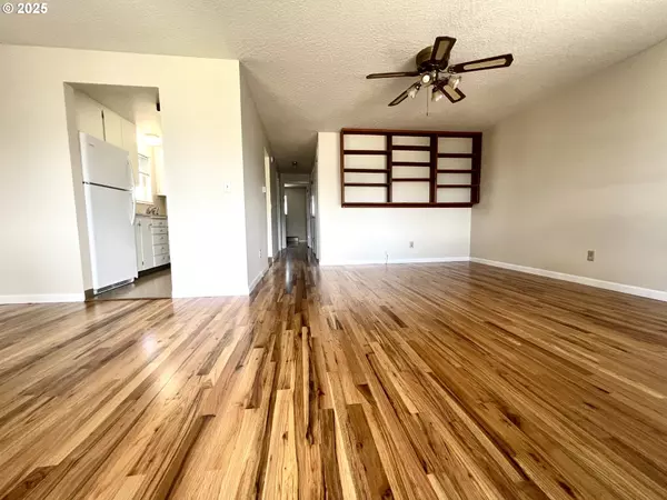 Woodburn, OR 97071,1527 Country Club CIR