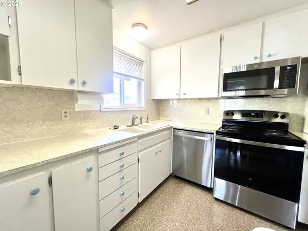 Woodburn, OR 97071,1527 Country Club CIR