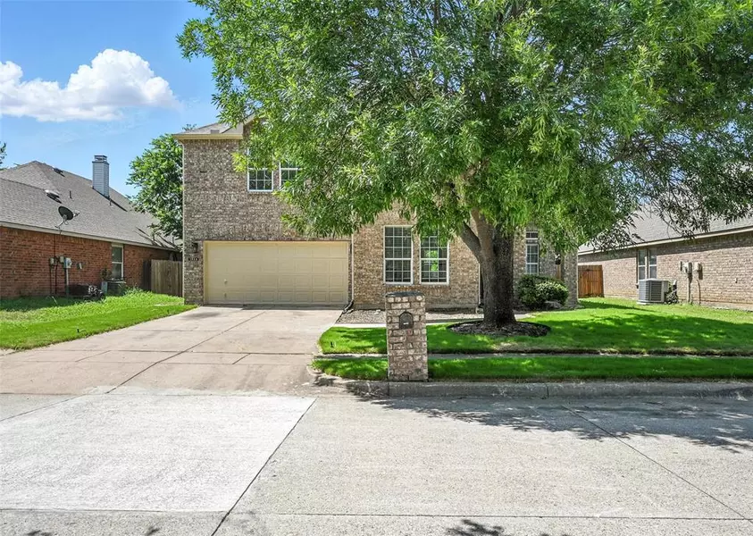 1928 Stonehill Drive, Fort Worth, TX 76247