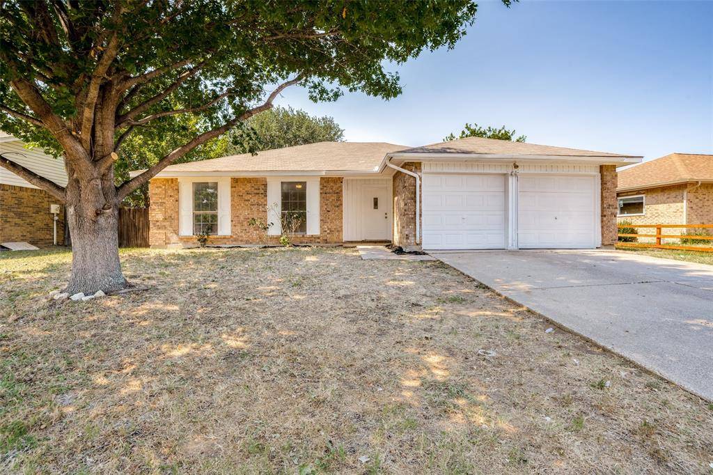 2678 Fairmont Drive, Grand Prairie, TX 75052