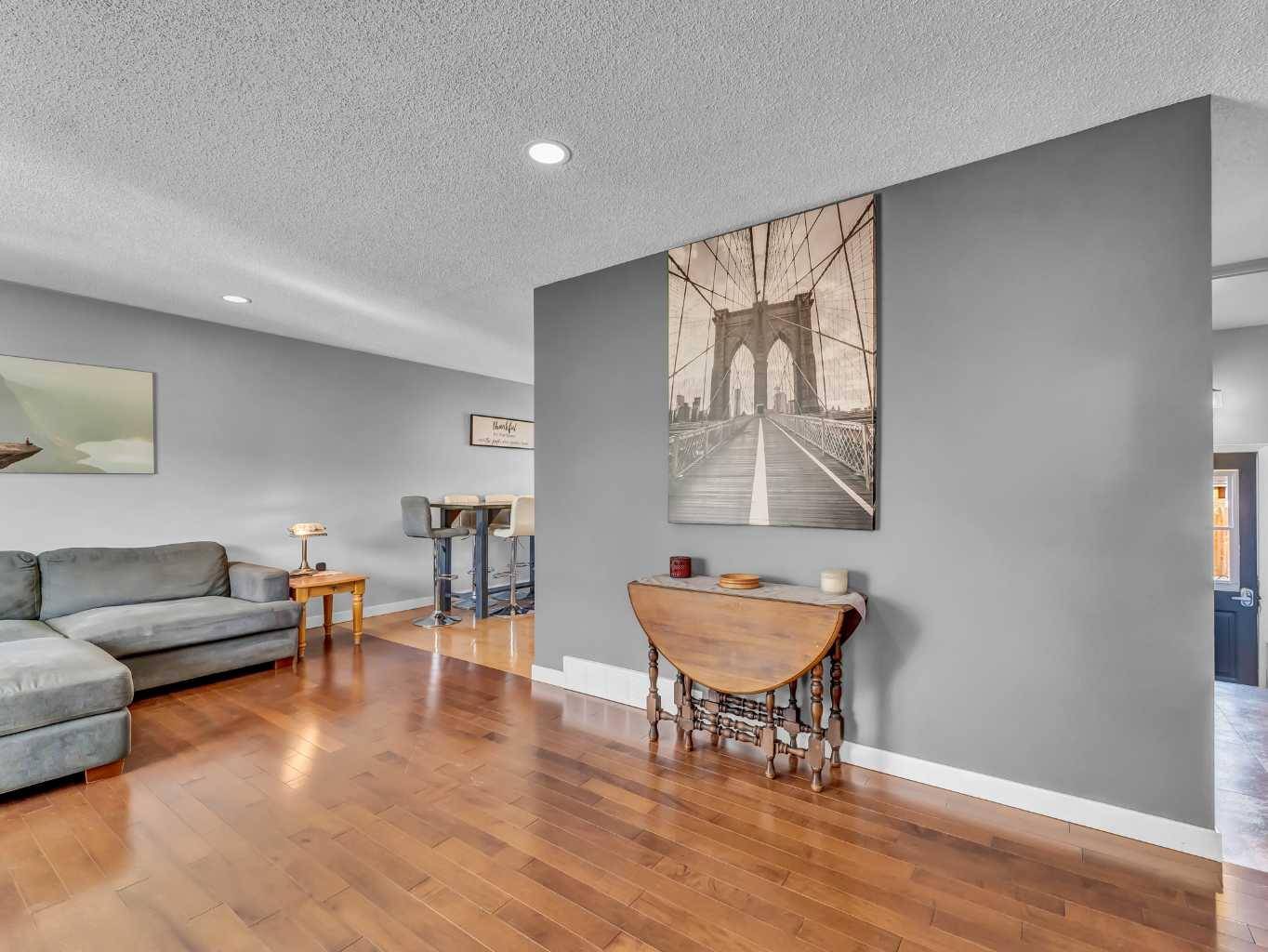 Medicine Hat, AB T1A 6G3,1384 10 AVE Northeast