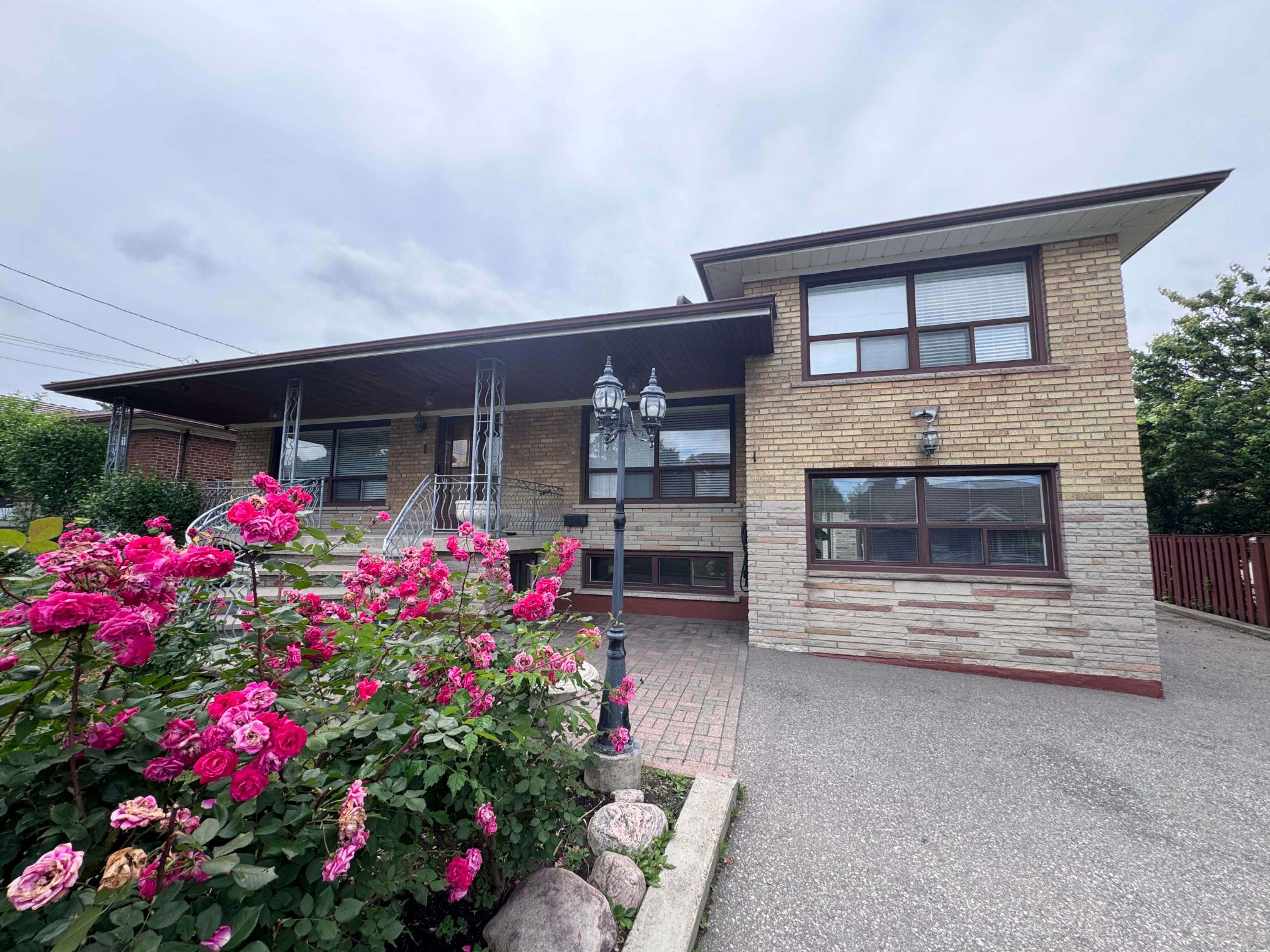 1 Creston RD, Toronto W04, ON M6A 1H9