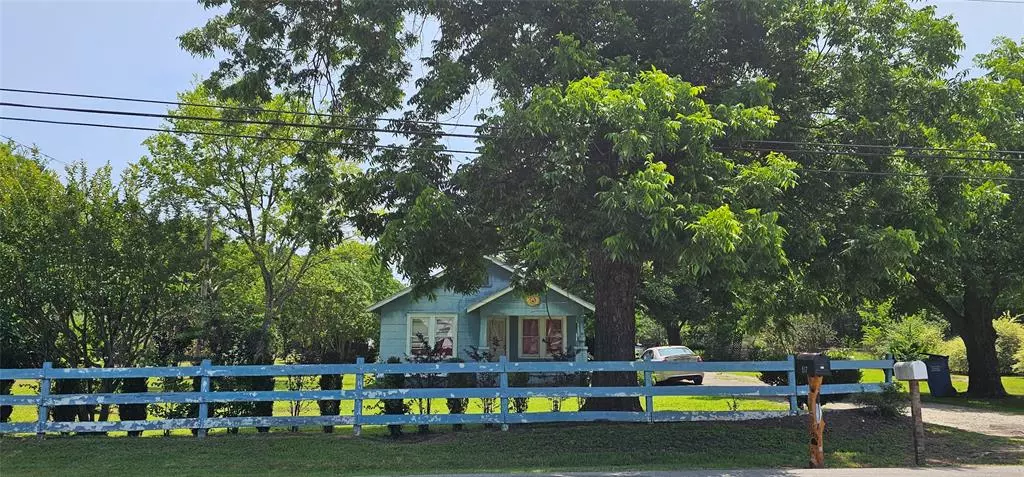 Grand Saline, TX 75140,812 N Waldrip Street