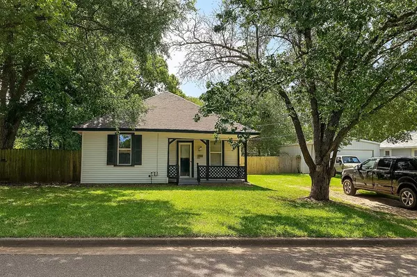 Mineola, TX 75773,910 N Newsom Street