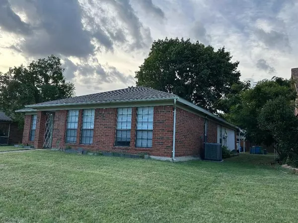 Lewisville, TX 75067,823 Blue Oak Drive