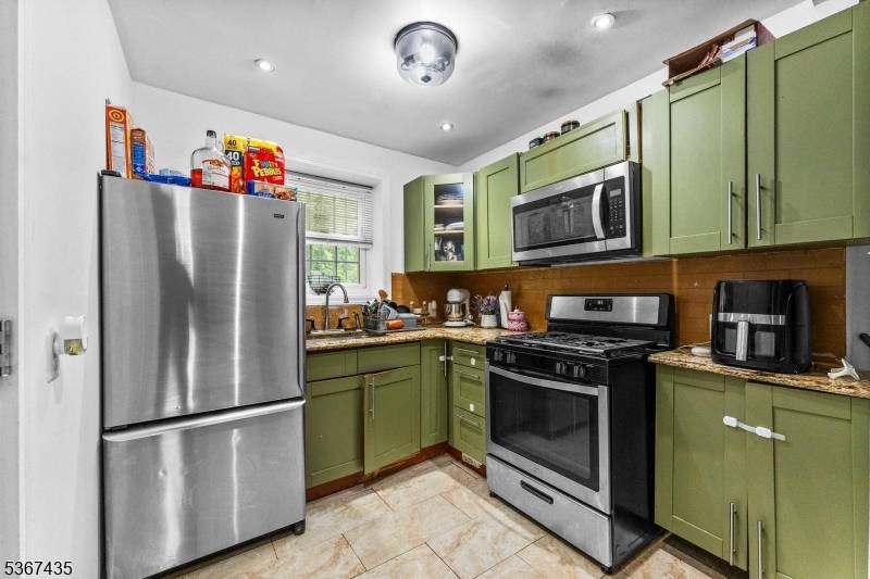 Newark City, NJ 07103,160 Fairmount Ave