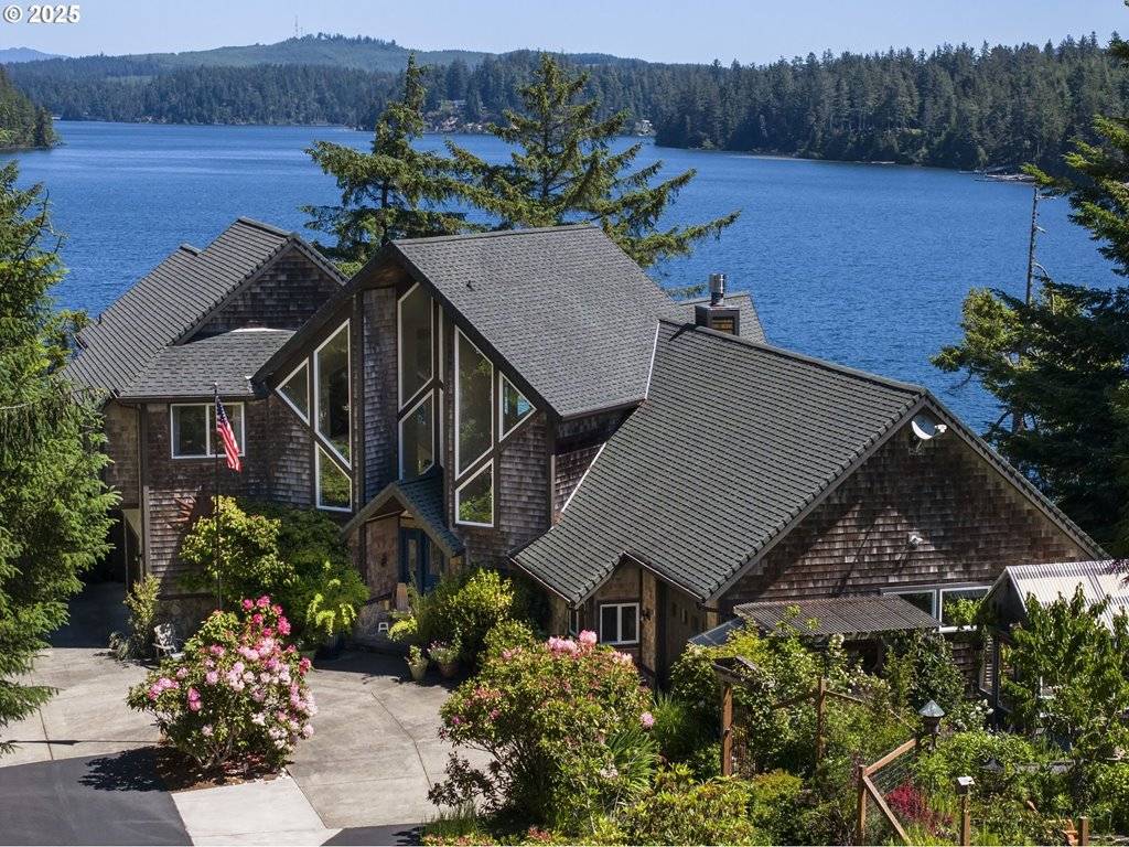 Florence, OR 97439,83505 S COVE WAY