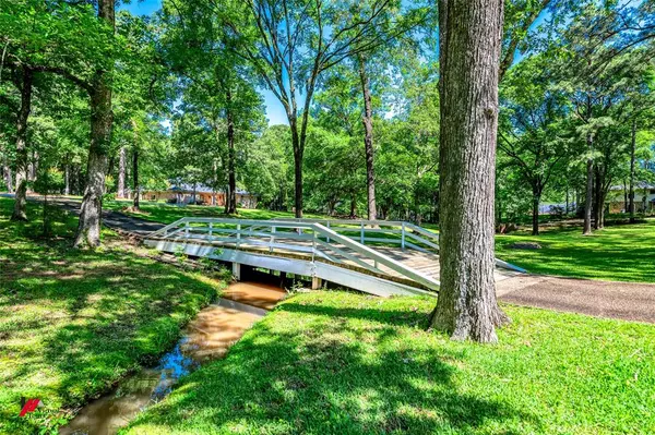 Shreveport, LA 71106,9855 Holamy Lane