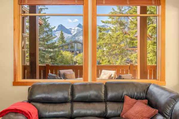 Canmore, AB T1W 2H3,616 4 ST