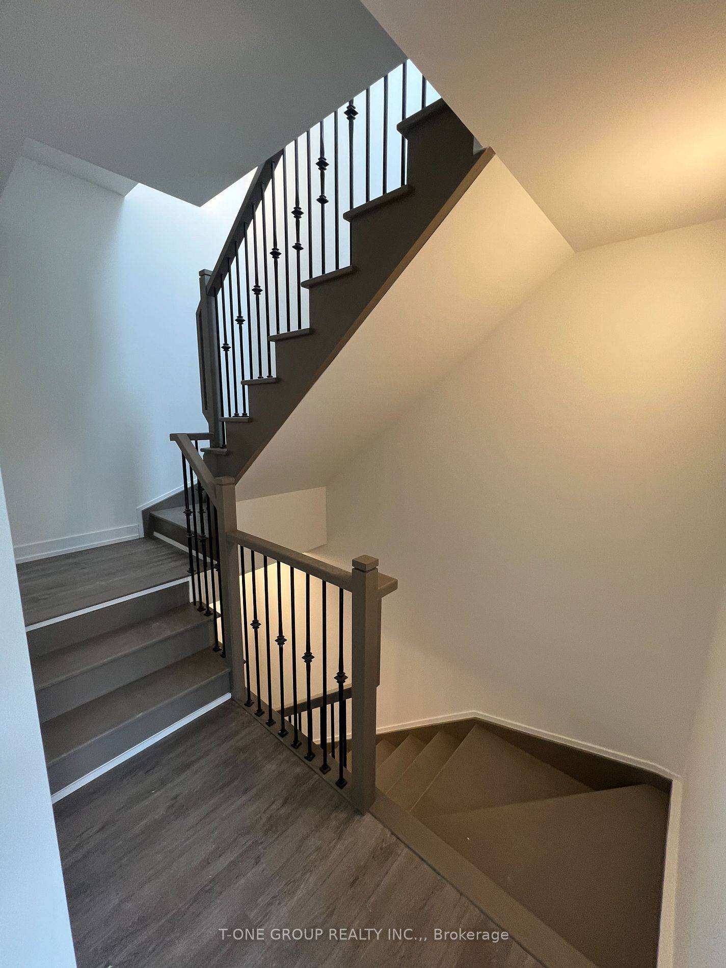 Toronto C06, ON M3H 2T4,851 Sheppard AVE W #TH29
