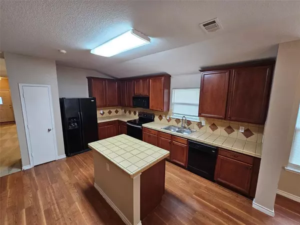 Desoto, TX 75115,605 Snowy Orchid Lane