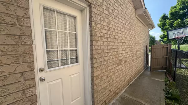Brampton, ON L6Y 5P9,3 Lennon TRL #2-B