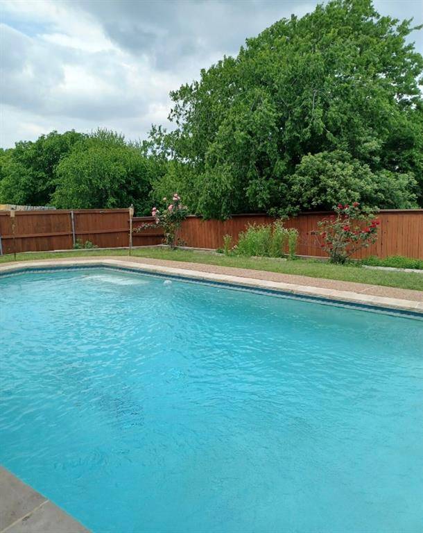 911 Blue Sky Drive, Arlington, TX 76002