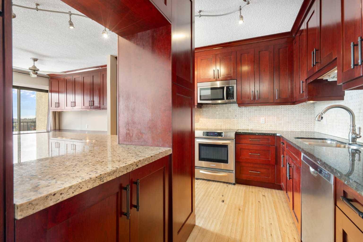 Calgary, AB T3C3N7,1330 15 AVE SW #1501