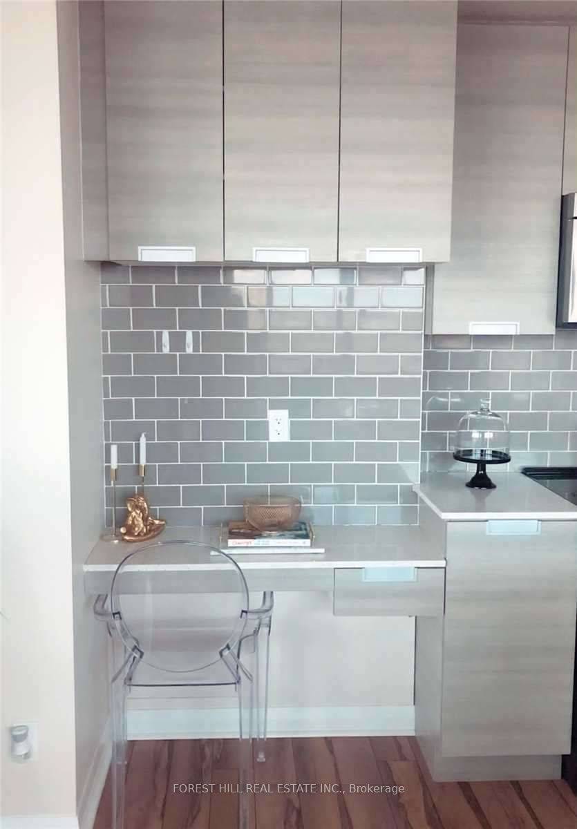 Mississauga, ON L5R 3P5,55 Eglinton AVE W #1407