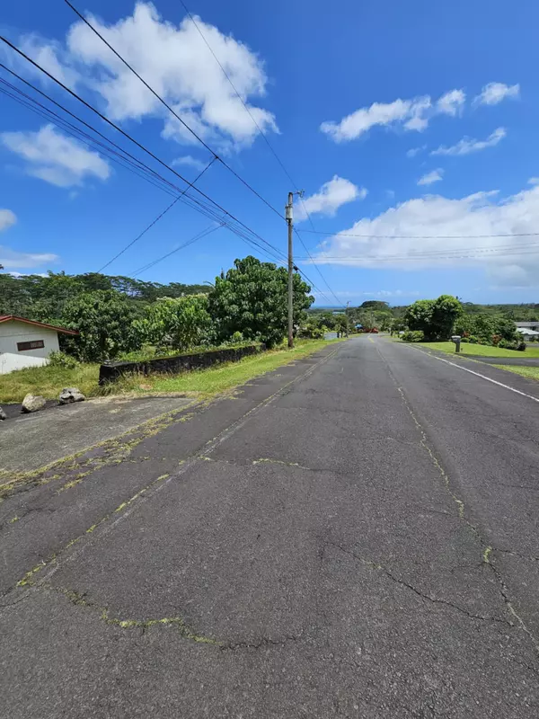 Keaau, HI 96749,17-233 IPUAIWAHA ST