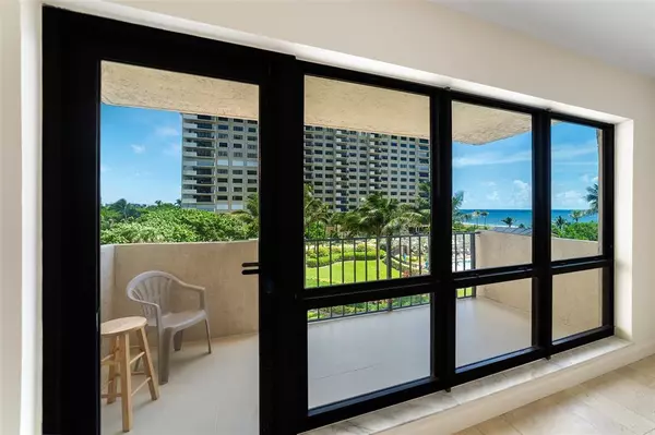 Lauderdale By The Sea, FL 33308,4900 N Ocean Blvd #502