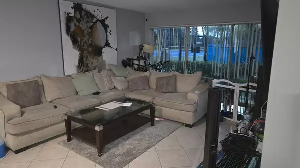 Coral Springs, FL 33067,8821 Wiles Rd #108