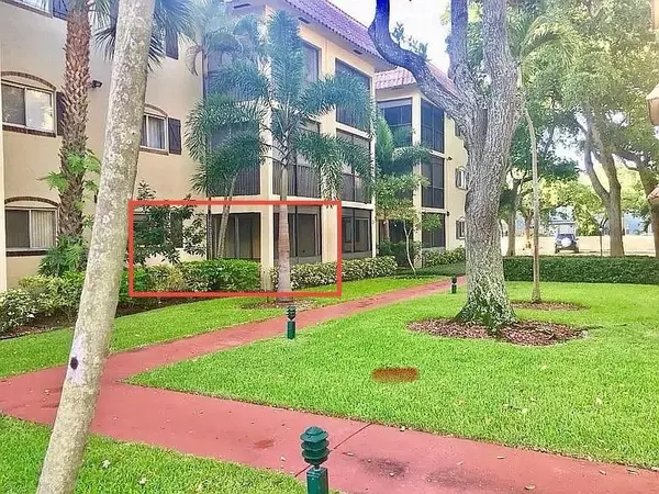 Pompano Beach, FL 33060,257 S Cypress Rd #415