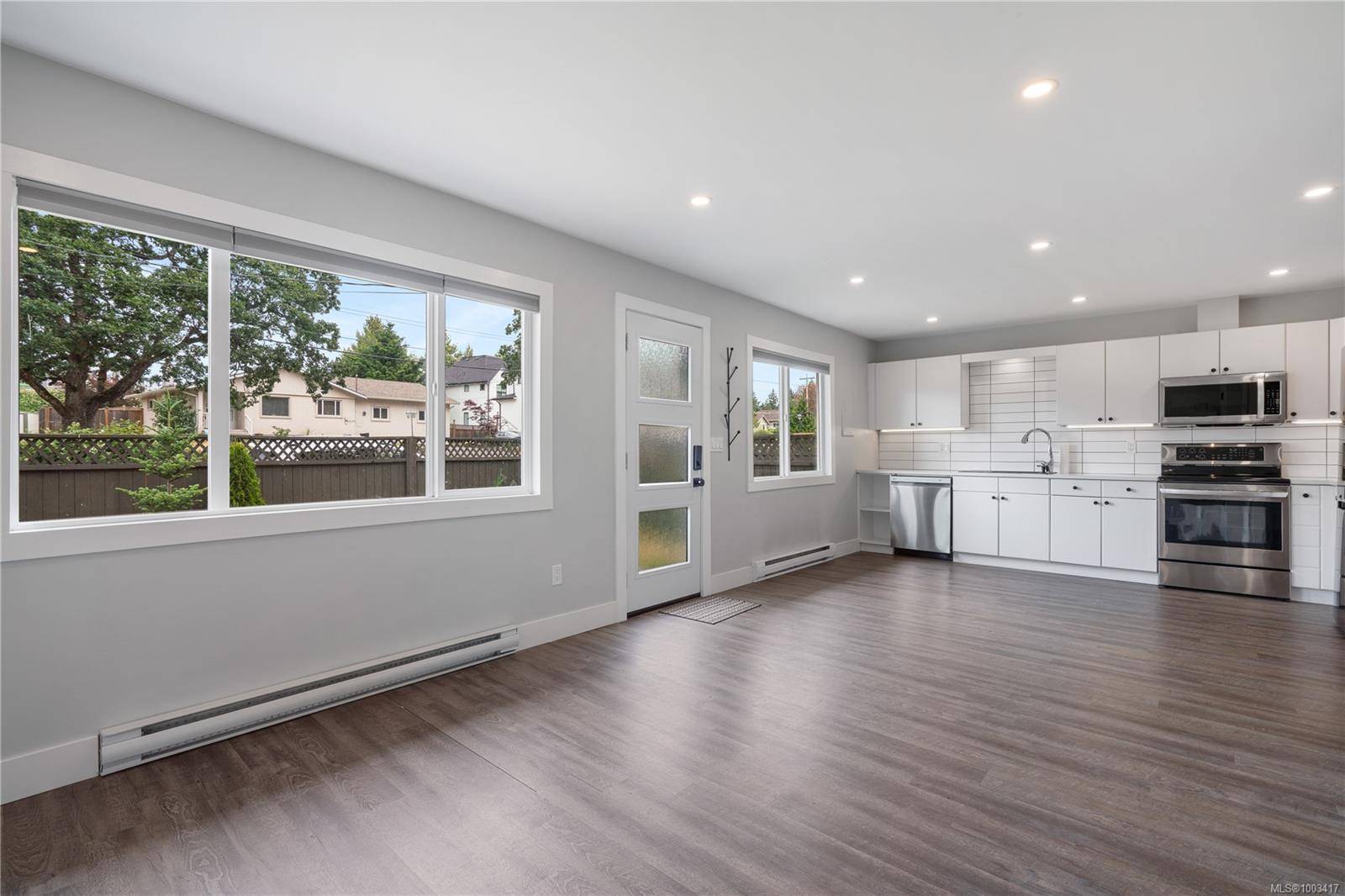 Langford, BC V9B 3G1,641 Strandlund Ave