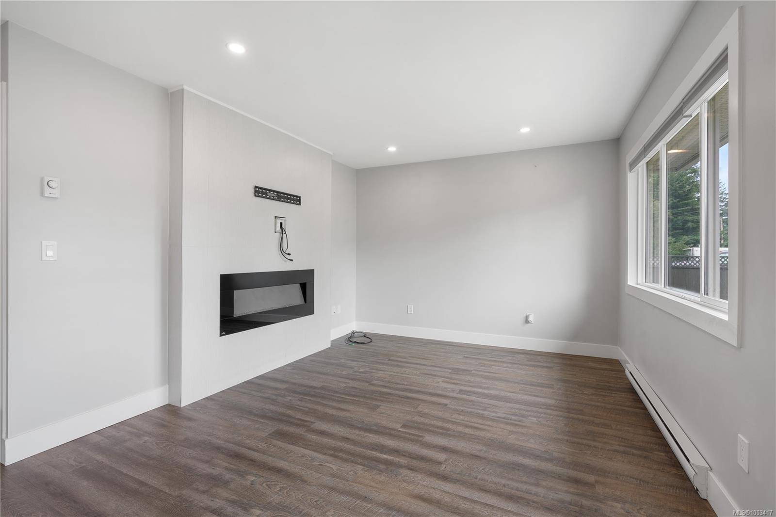 Langford, BC V9B 3G1,641 Strandlund Ave