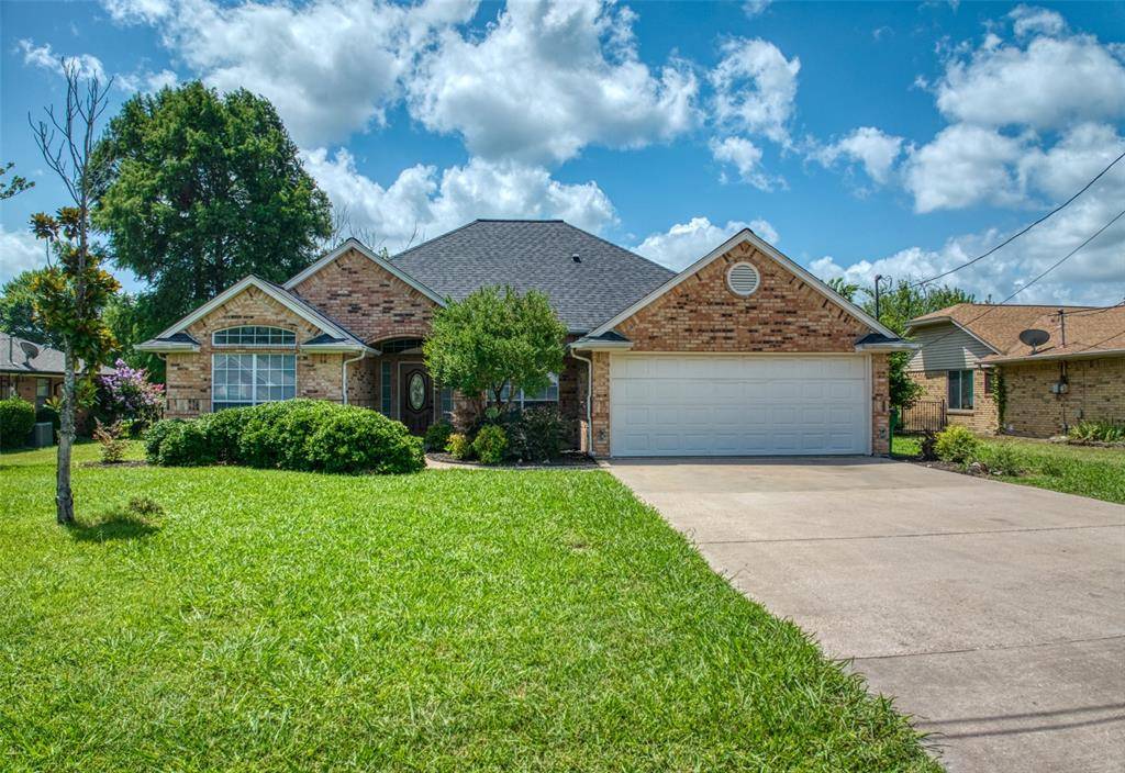 119 Country Drive, Waxahachie, TX 75165