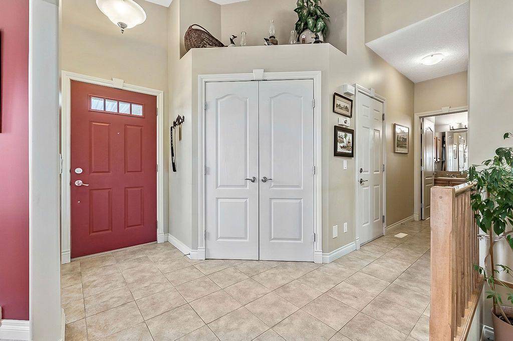 Okotoks, AB T1S2C4,40 Rowland LN