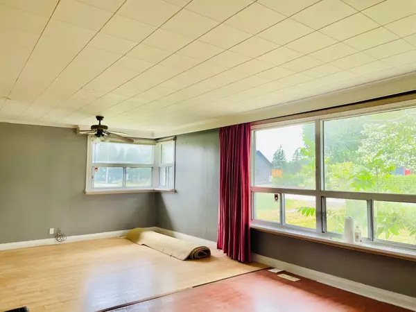 King, ON L3Y 4V9,19470 Dufferin ST #3