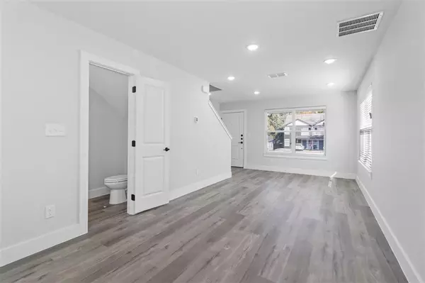 Denison, TX 75020,224 W Bond Street #224